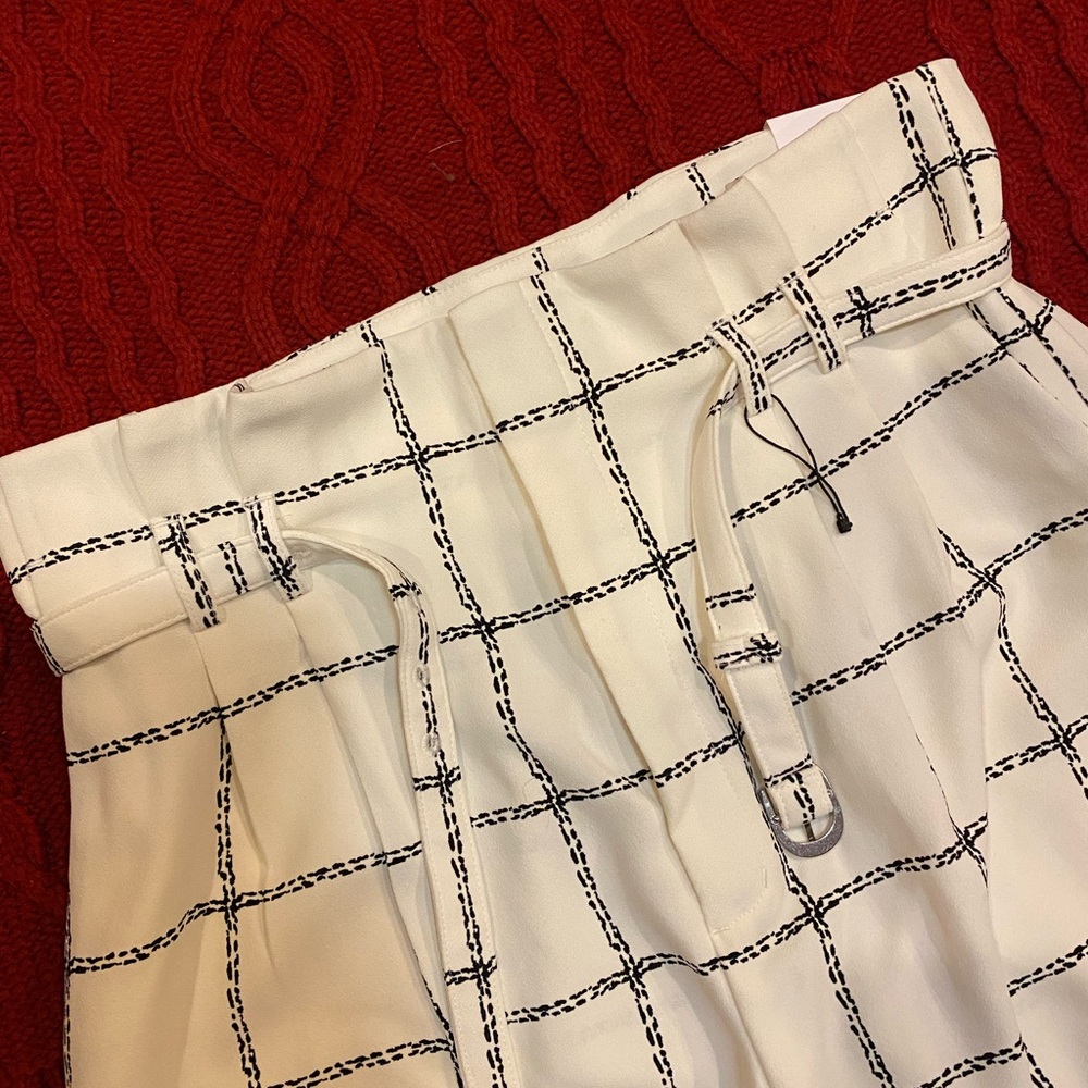 Chic White Grid Pattern Pants - Picture 2 of 4